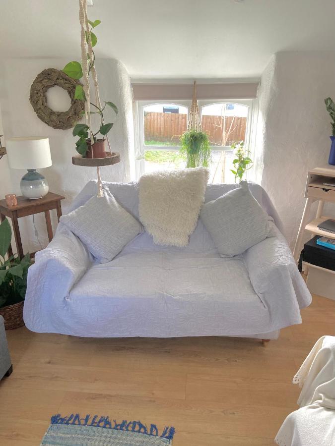 Idyllic Cornish Cottage, Superking bed, private garden dogs welcome Truro Buitenkant foto