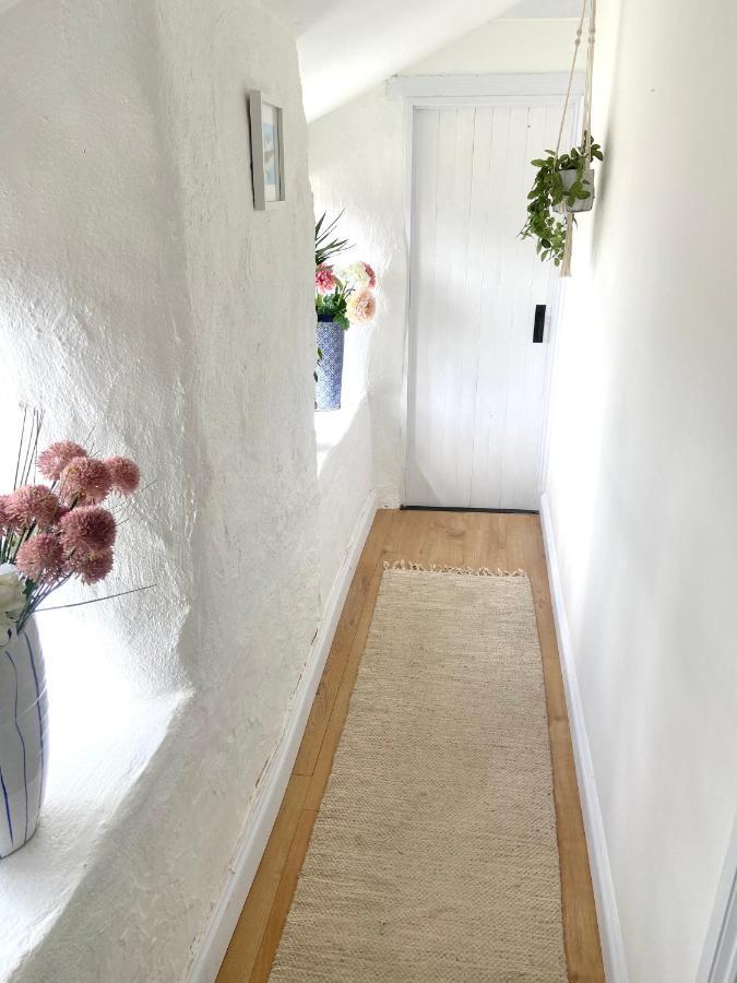 Idyllic Cornish Cottage, Superking bed, private garden dogs welcome Truro Buitenkant foto