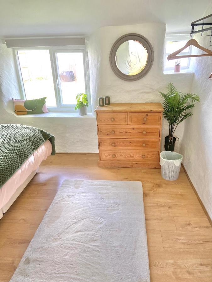 Idyllic Cornish Cottage, Superking bed, private garden dogs welcome Truro Buitenkant foto