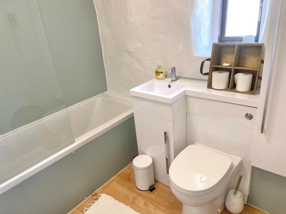 Idyllic Cornish Cottage, Superking bed, private garden dogs welcome Truro Buitenkant foto