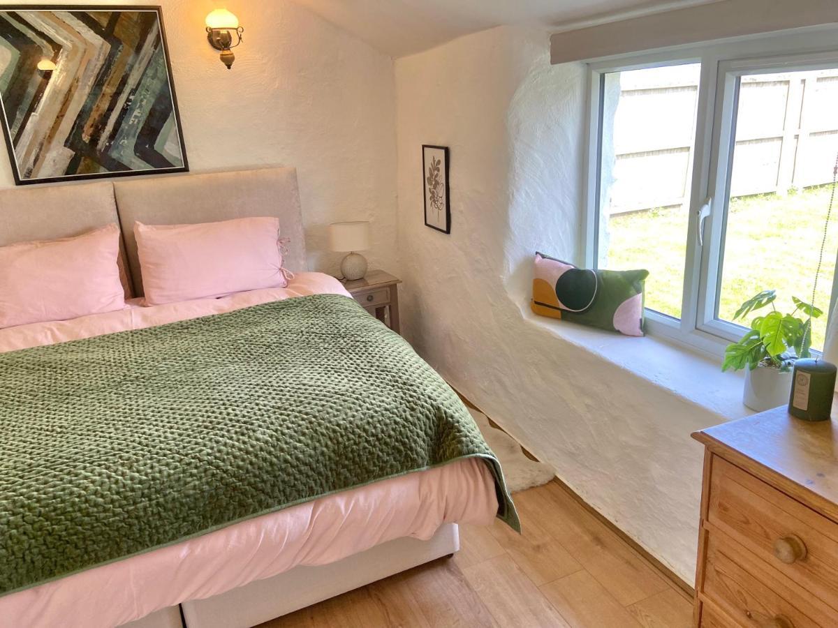 Idyllic Cornish Cottage, Superking bed, private garden dogs welcome Truro Buitenkant foto